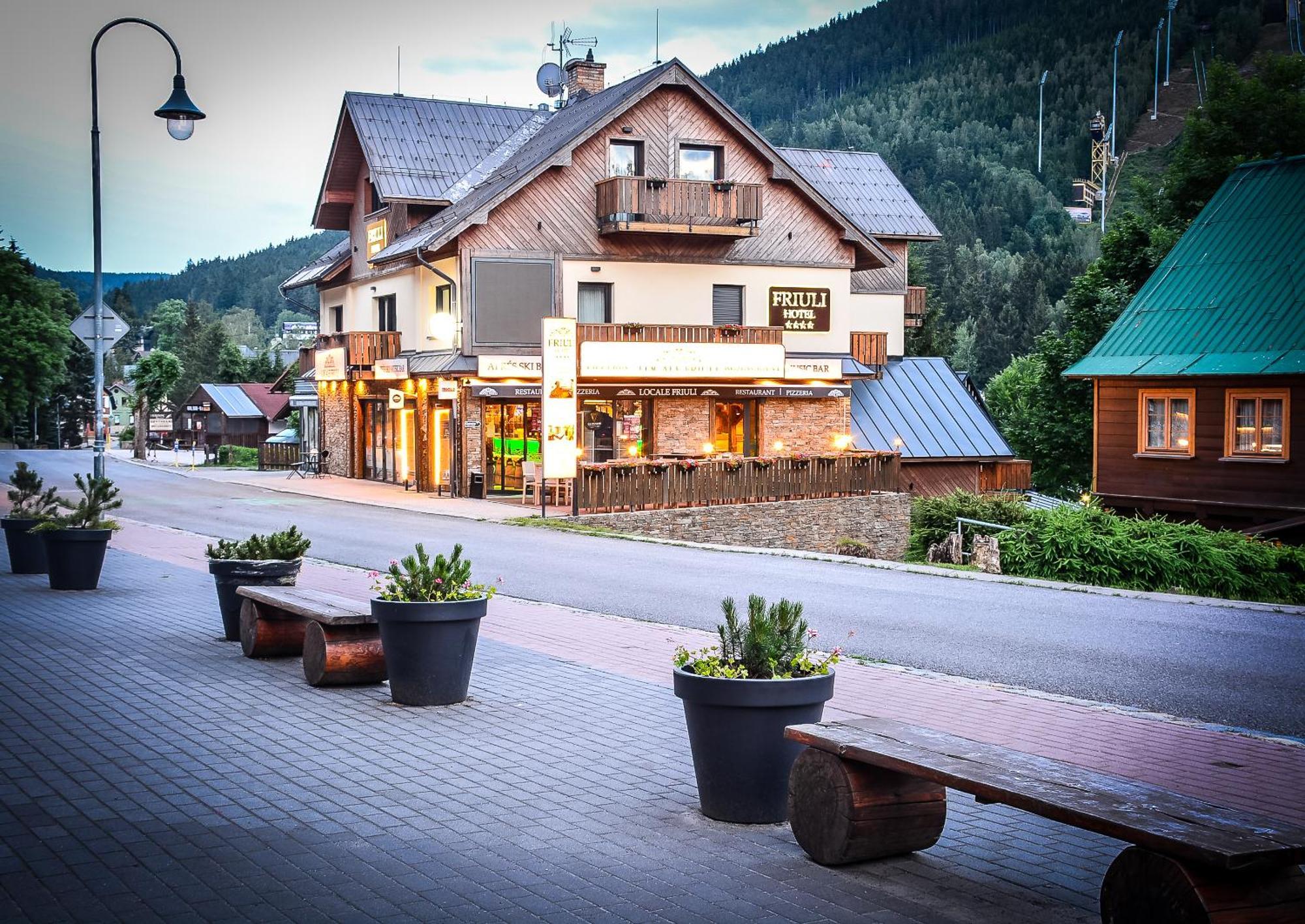 Hotel Friuli ฮาร์ราคอฟ ภายนอก รูปภาพ